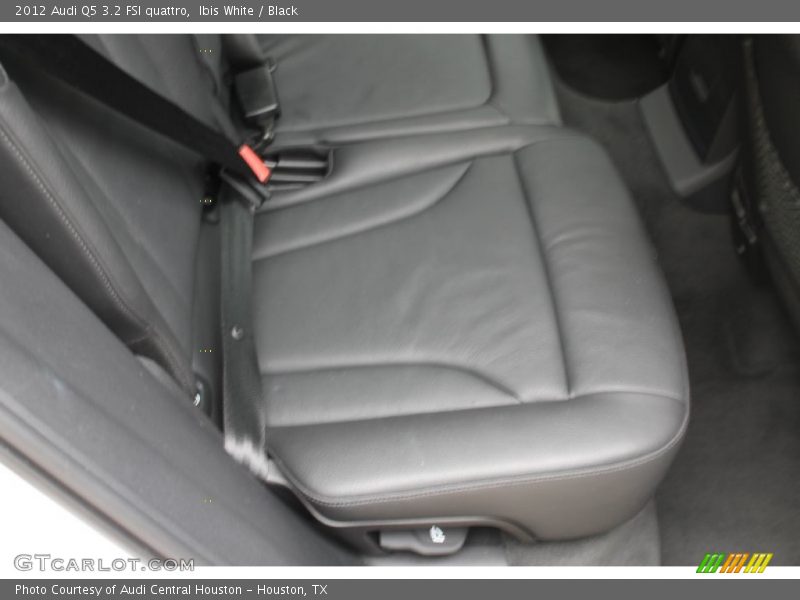 Ibis White / Black 2012 Audi Q5 3.2 FSI quattro