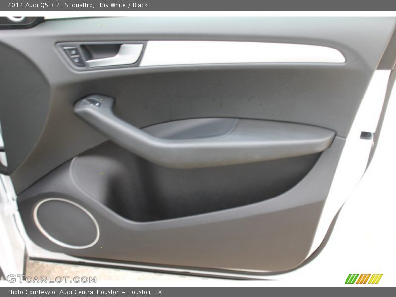 Ibis White / Black 2012 Audi Q5 3.2 FSI quattro