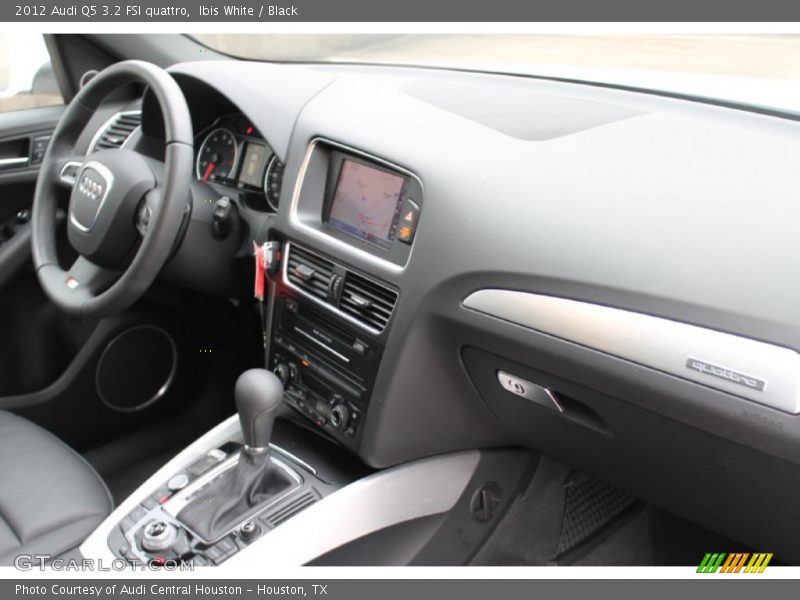 Ibis White / Black 2012 Audi Q5 3.2 FSI quattro