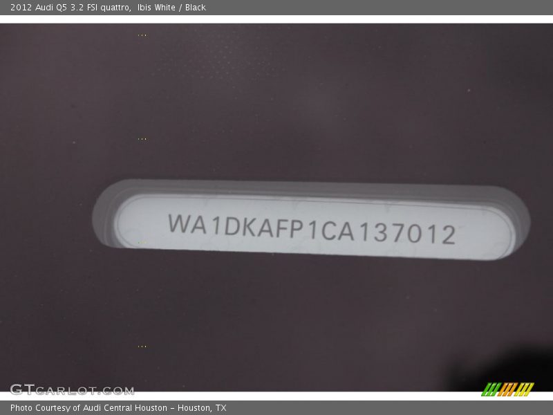 Ibis White / Black 2012 Audi Q5 3.2 FSI quattro