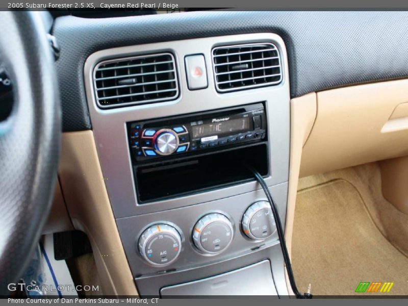 Cayenne Red Pearl / Beige 2005 Subaru Forester 2.5 XS