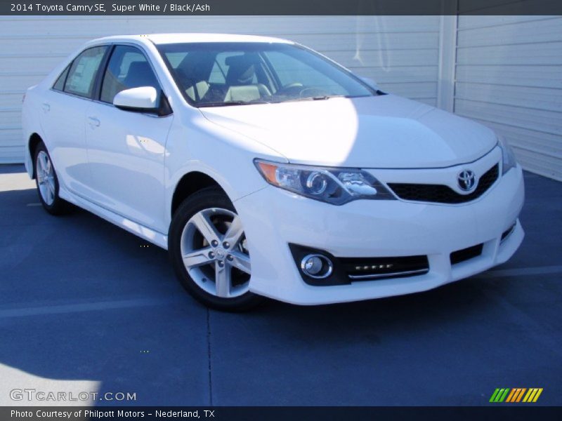 Super White / Black/Ash 2014 Toyota Camry SE
