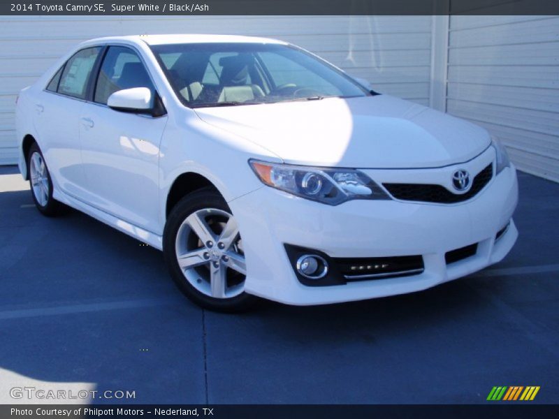 Super White / Black/Ash 2014 Toyota Camry SE
