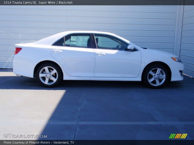Super White / Black/Ash 2014 Toyota Camry SE