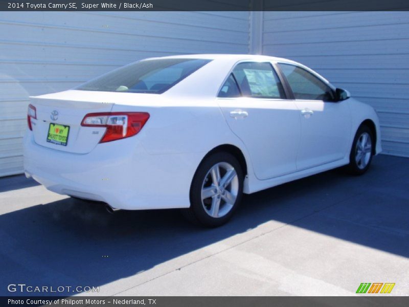 Super White / Black/Ash 2014 Toyota Camry SE