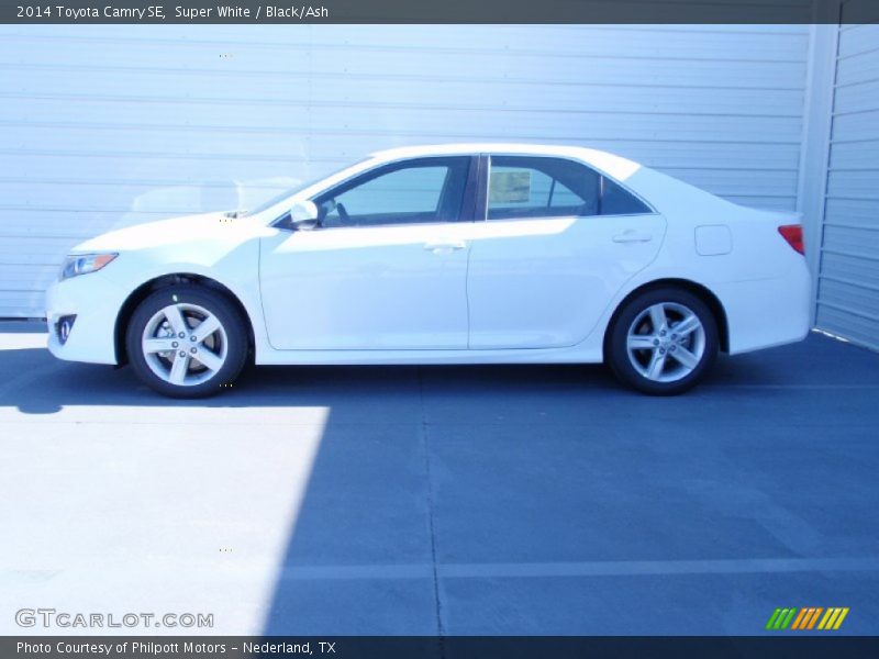 Super White / Black/Ash 2014 Toyota Camry SE