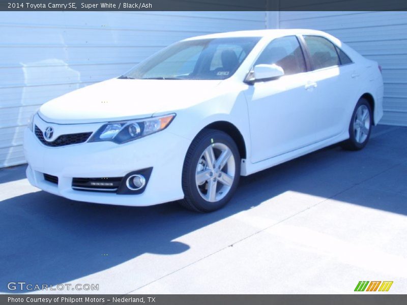 Super White / Black/Ash 2014 Toyota Camry SE