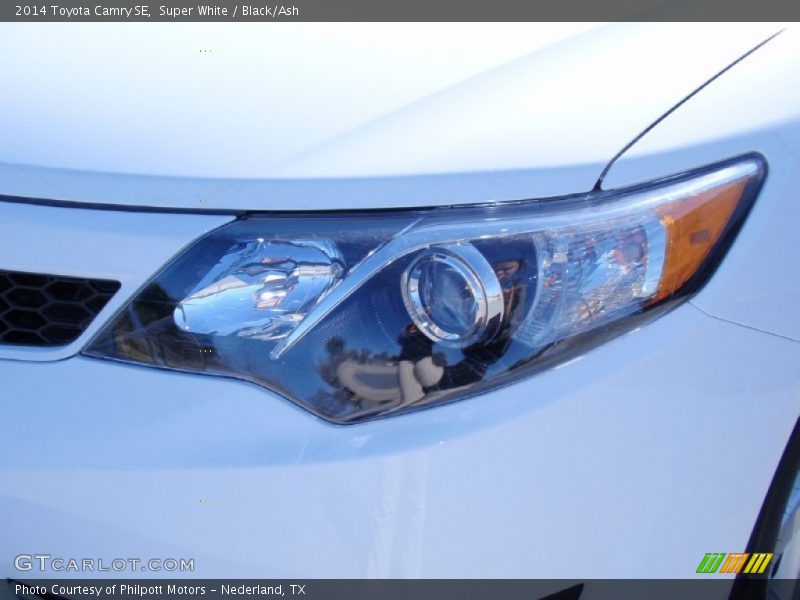 Super White / Black/Ash 2014 Toyota Camry SE