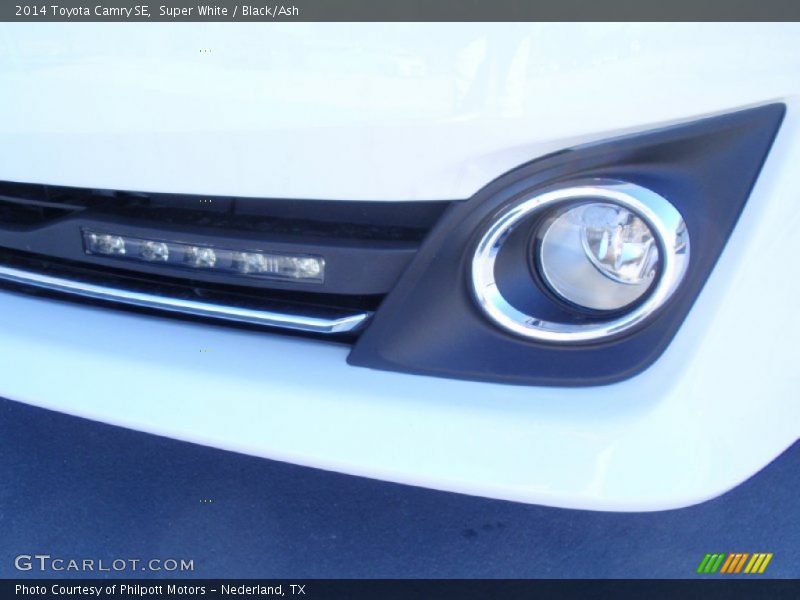 Super White / Black/Ash 2014 Toyota Camry SE