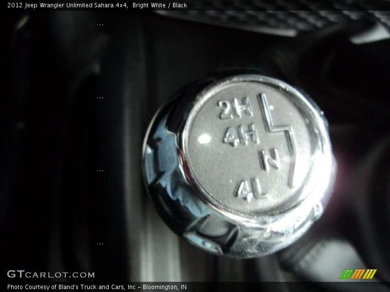 Bright White / Black 2012 Jeep Wrangler Unlimited Sahara 4x4