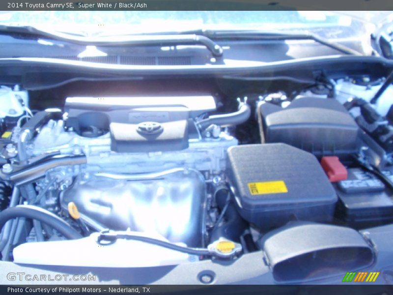 Super White / Black/Ash 2014 Toyota Camry SE