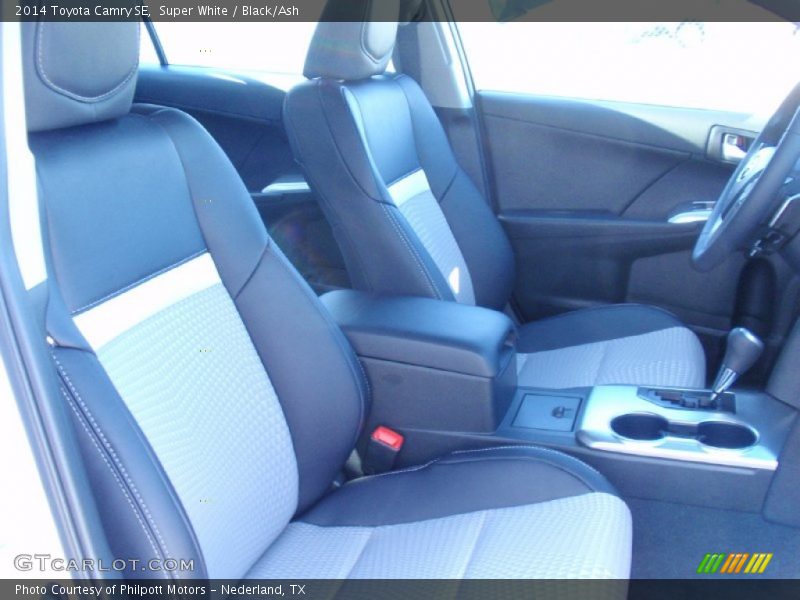 Super White / Black/Ash 2014 Toyota Camry SE