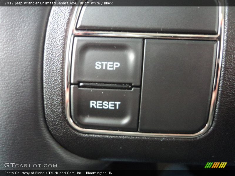 Bright White / Black 2012 Jeep Wrangler Unlimited Sahara 4x4