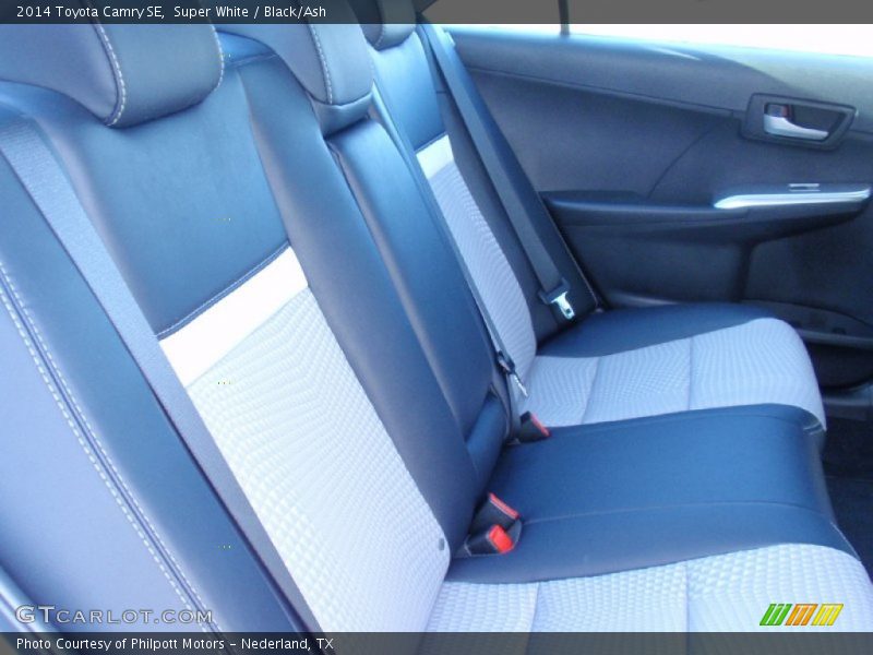 Super White / Black/Ash 2014 Toyota Camry SE