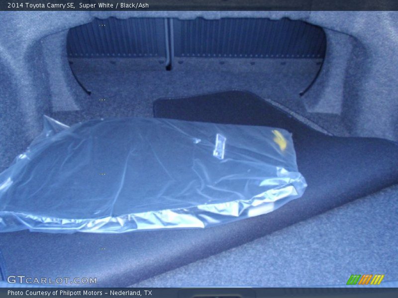 Super White / Black/Ash 2014 Toyota Camry SE