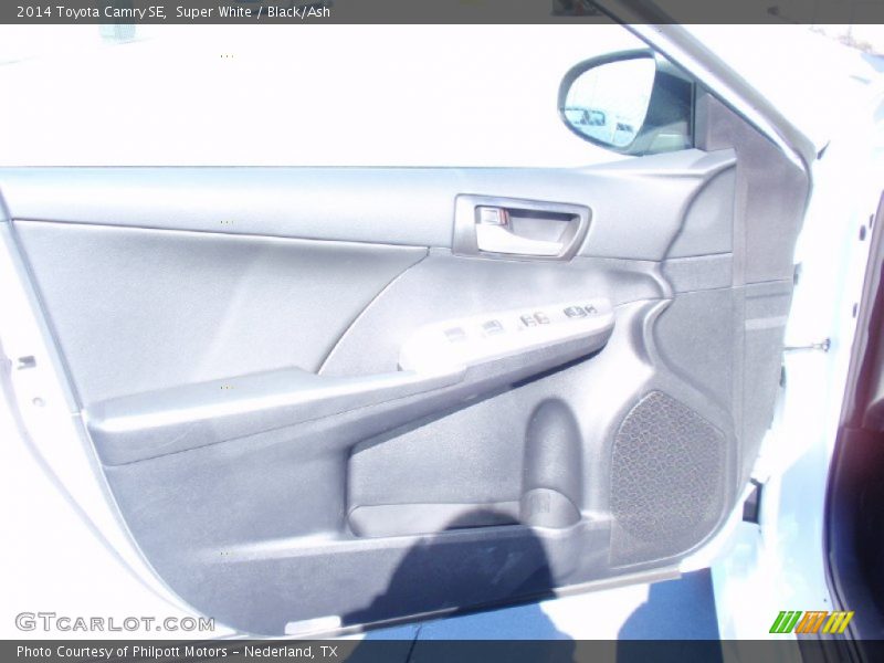 Super White / Black/Ash 2014 Toyota Camry SE