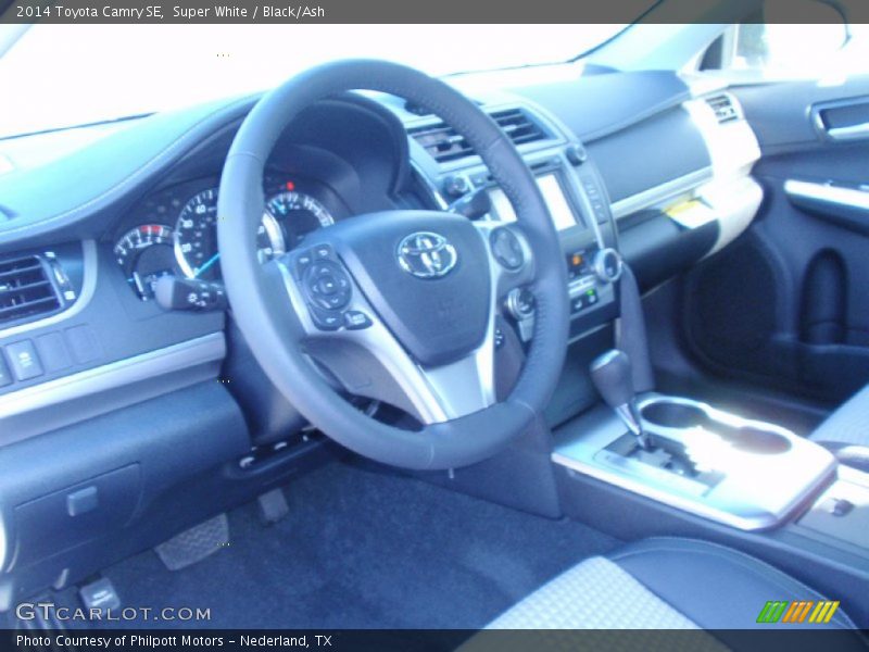 Super White / Black/Ash 2014 Toyota Camry SE