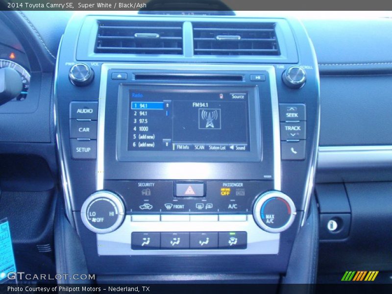 Super White / Black/Ash 2014 Toyota Camry SE