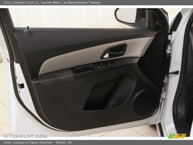 Summit White / Jet Black/Medium Titanium 2011 Chevrolet Cruze LS