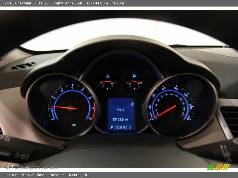 Summit White / Jet Black/Medium Titanium 2011 Chevrolet Cruze LS