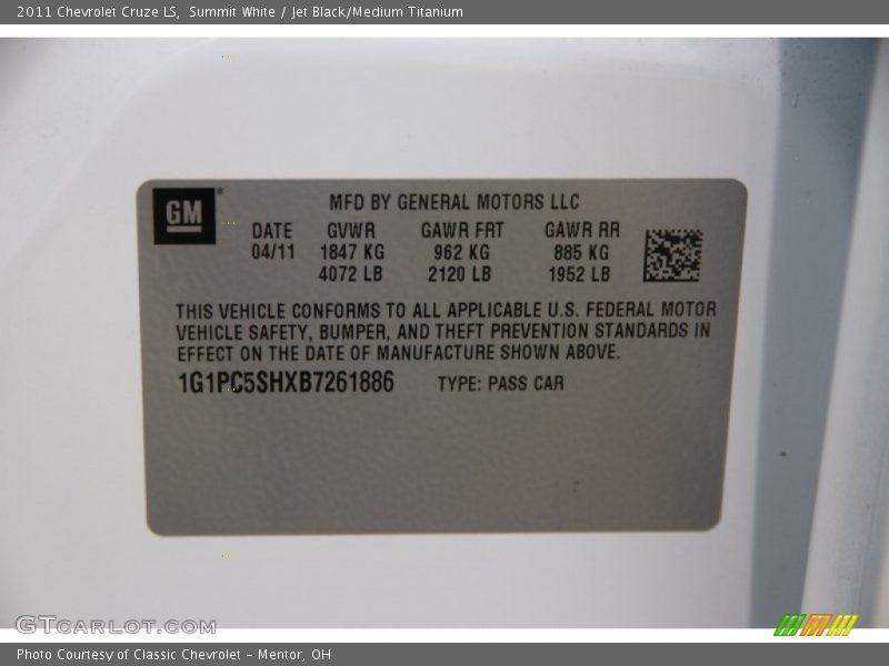 Summit White / Jet Black/Medium Titanium 2011 Chevrolet Cruze LS