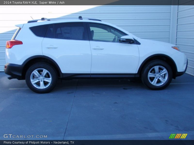 Super White / Ash 2014 Toyota RAV4 XLE