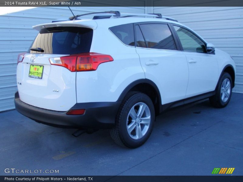 Super White / Ash 2014 Toyota RAV4 XLE