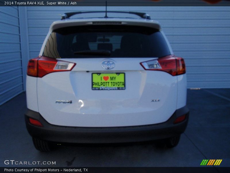 Super White / Ash 2014 Toyota RAV4 XLE