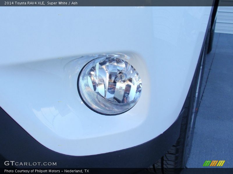 Super White / Ash 2014 Toyota RAV4 XLE