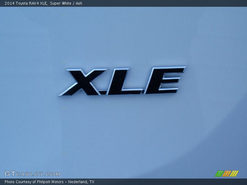 Super White / Ash 2014 Toyota RAV4 XLE