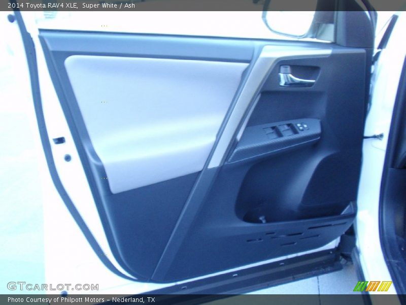 Super White / Ash 2014 Toyota RAV4 XLE