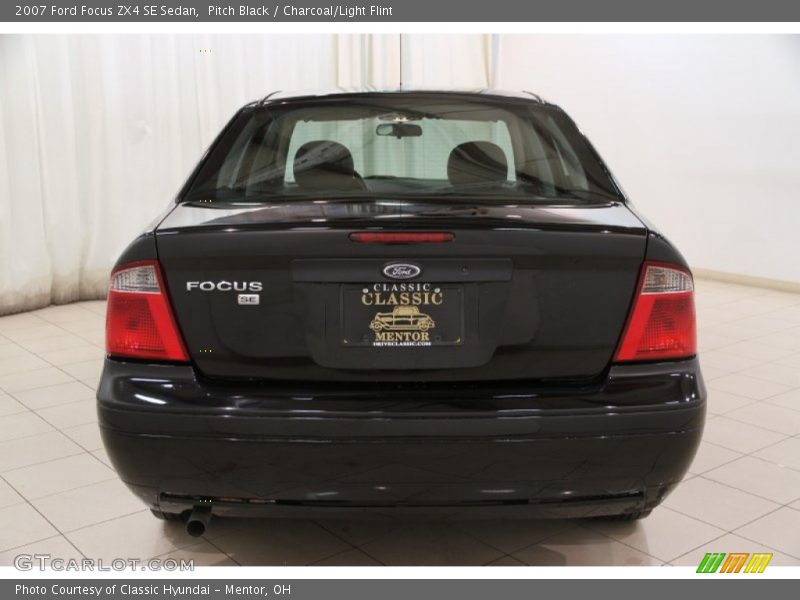 Pitch Black / Charcoal/Light Flint 2007 Ford Focus ZX4 SE Sedan