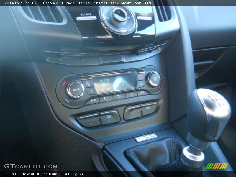 Controls of 2014 Focus ST Hatchback