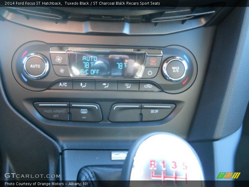 Controls of 2014 Focus ST Hatchback