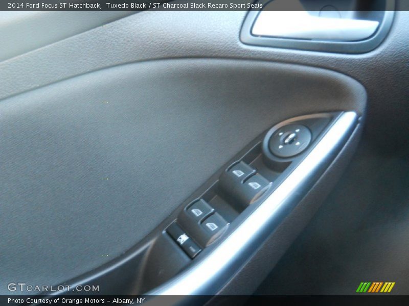 Controls of 2014 Focus ST Hatchback