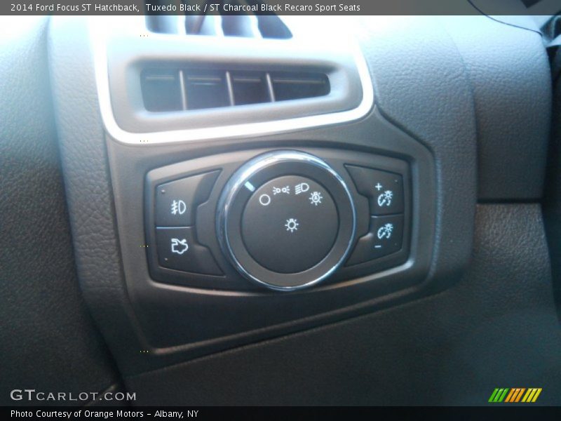 Controls of 2014 Focus ST Hatchback