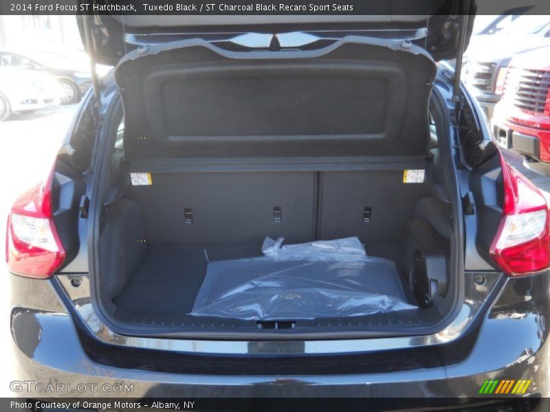  2014 Focus ST Hatchback Trunk