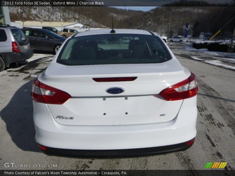 Oxford White / Charcoal Black 2012 Ford Focus SE Sedan