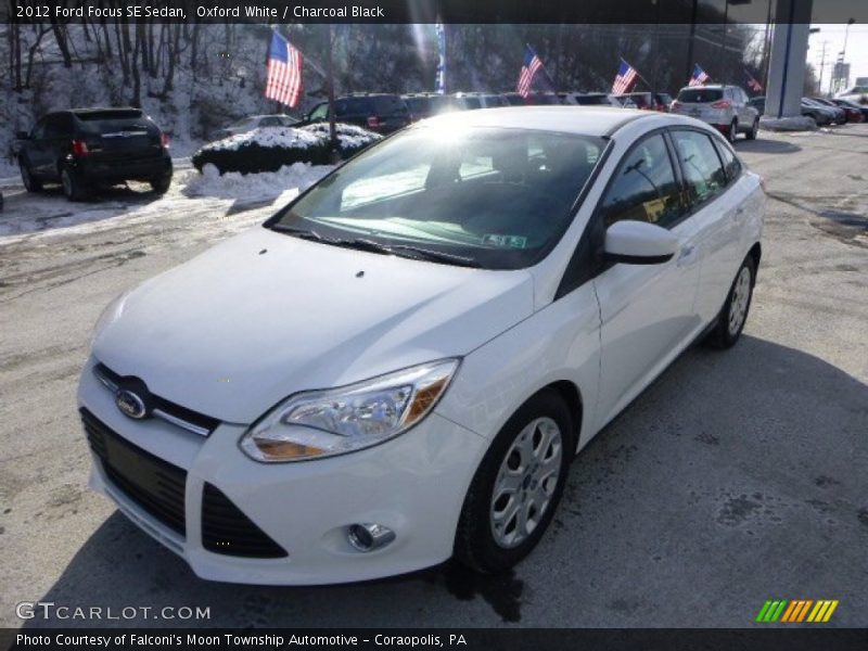 Oxford White / Charcoal Black 2012 Ford Focus SE Sedan