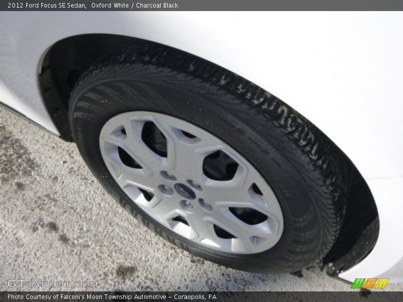 Oxford White / Charcoal Black 2012 Ford Focus SE Sedan