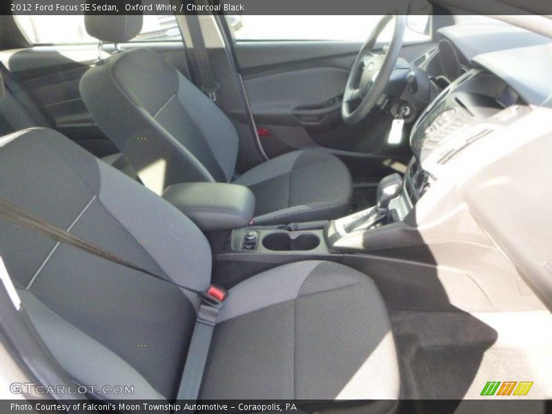Oxford White / Charcoal Black 2012 Ford Focus SE Sedan