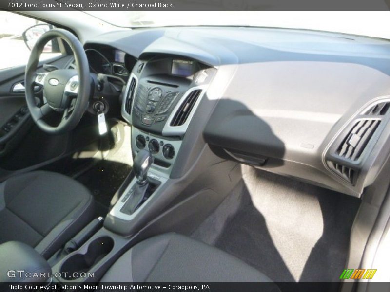 Oxford White / Charcoal Black 2012 Ford Focus SE Sedan