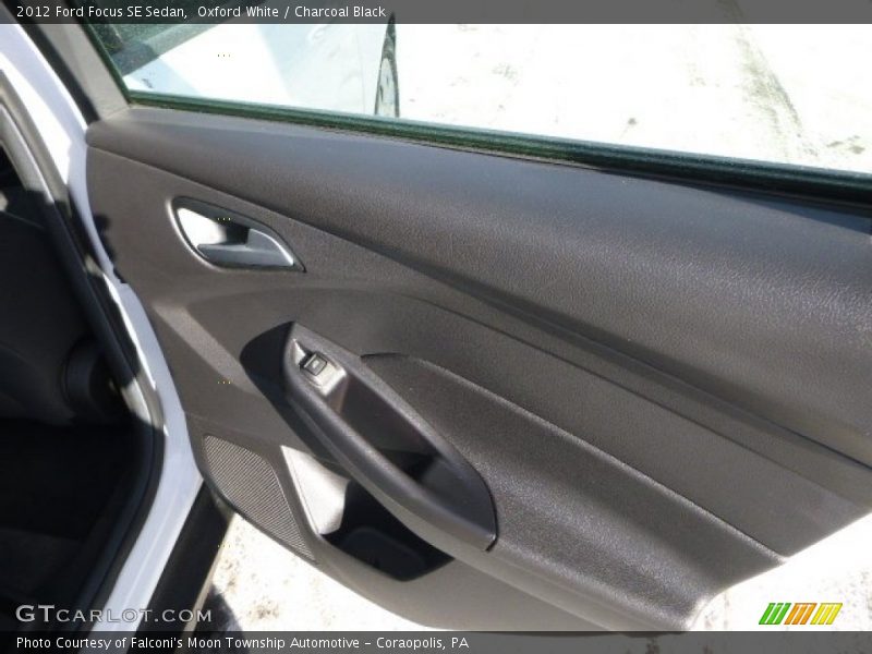 Oxford White / Charcoal Black 2012 Ford Focus SE Sedan