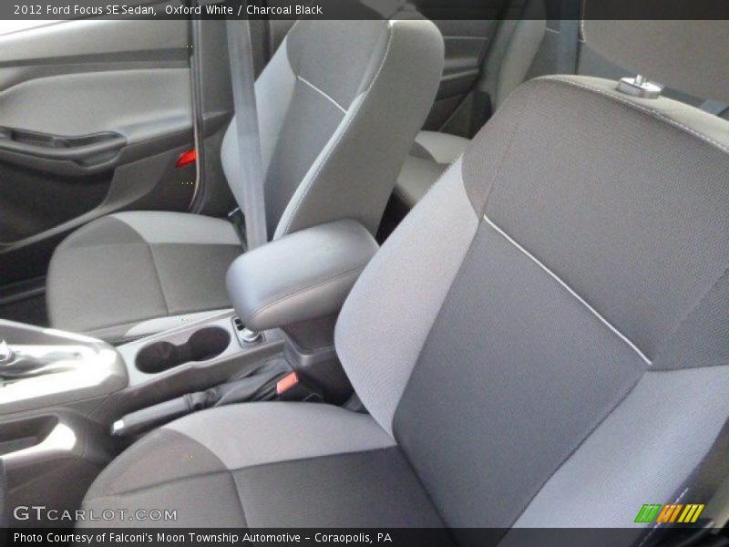Oxford White / Charcoal Black 2012 Ford Focus SE Sedan