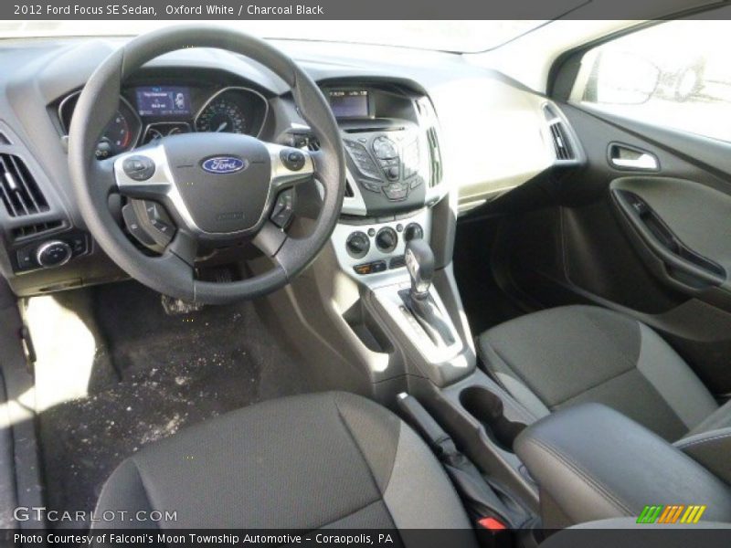 Oxford White / Charcoal Black 2012 Ford Focus SE Sedan