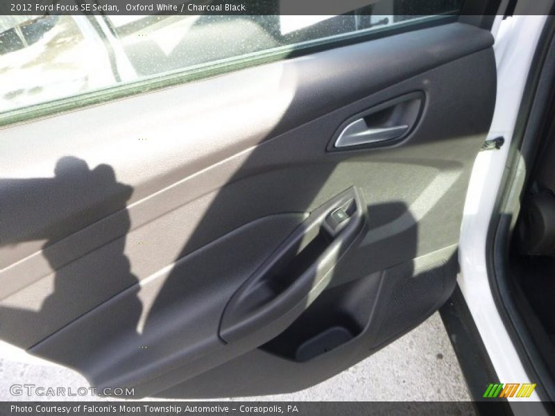 Oxford White / Charcoal Black 2012 Ford Focus SE Sedan