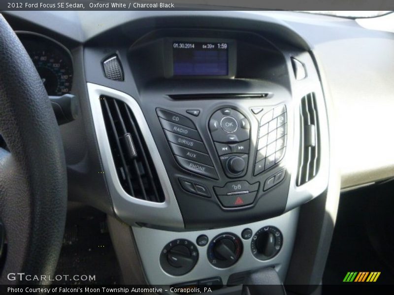 Oxford White / Charcoal Black 2012 Ford Focus SE Sedan