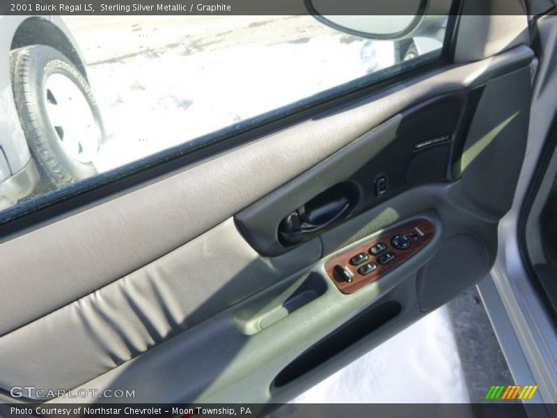 Sterling Silver Metallic / Graphite 2001 Buick Regal LS