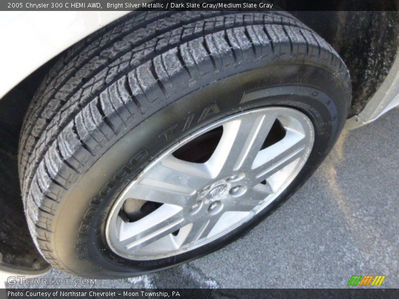  2005 300 C HEMI AWD Wheel