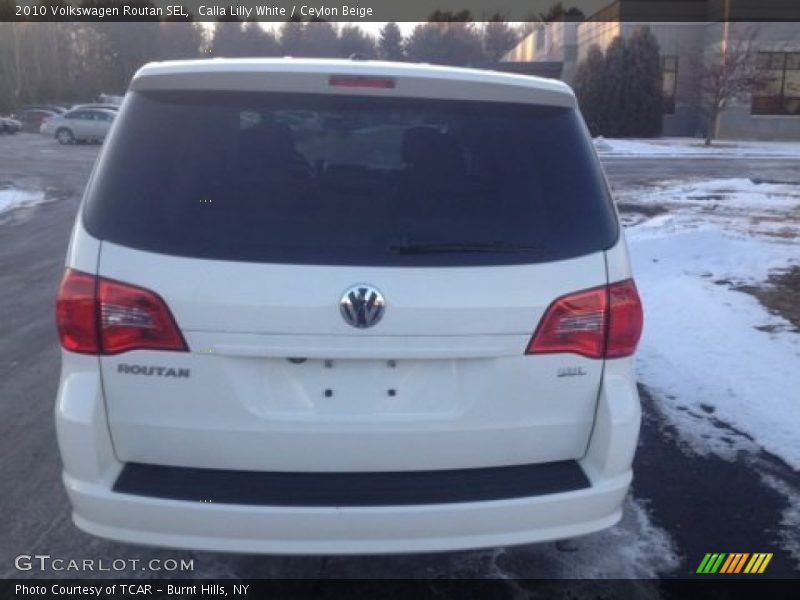 Calla Lilly White / Ceylon Beige 2010 Volkswagen Routan SEL